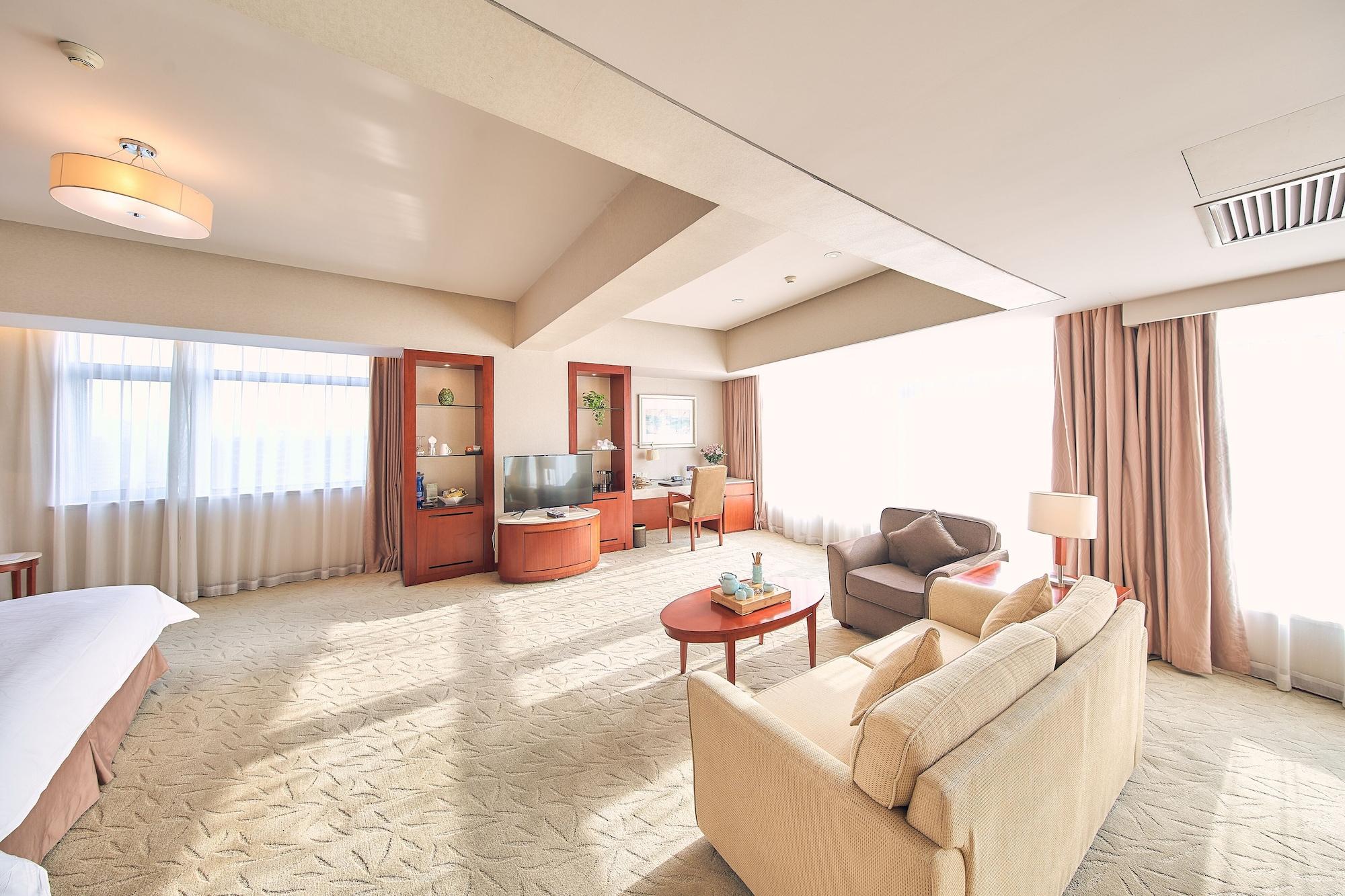 โรงแรมพาร์ควิว โรงแรม 4*
