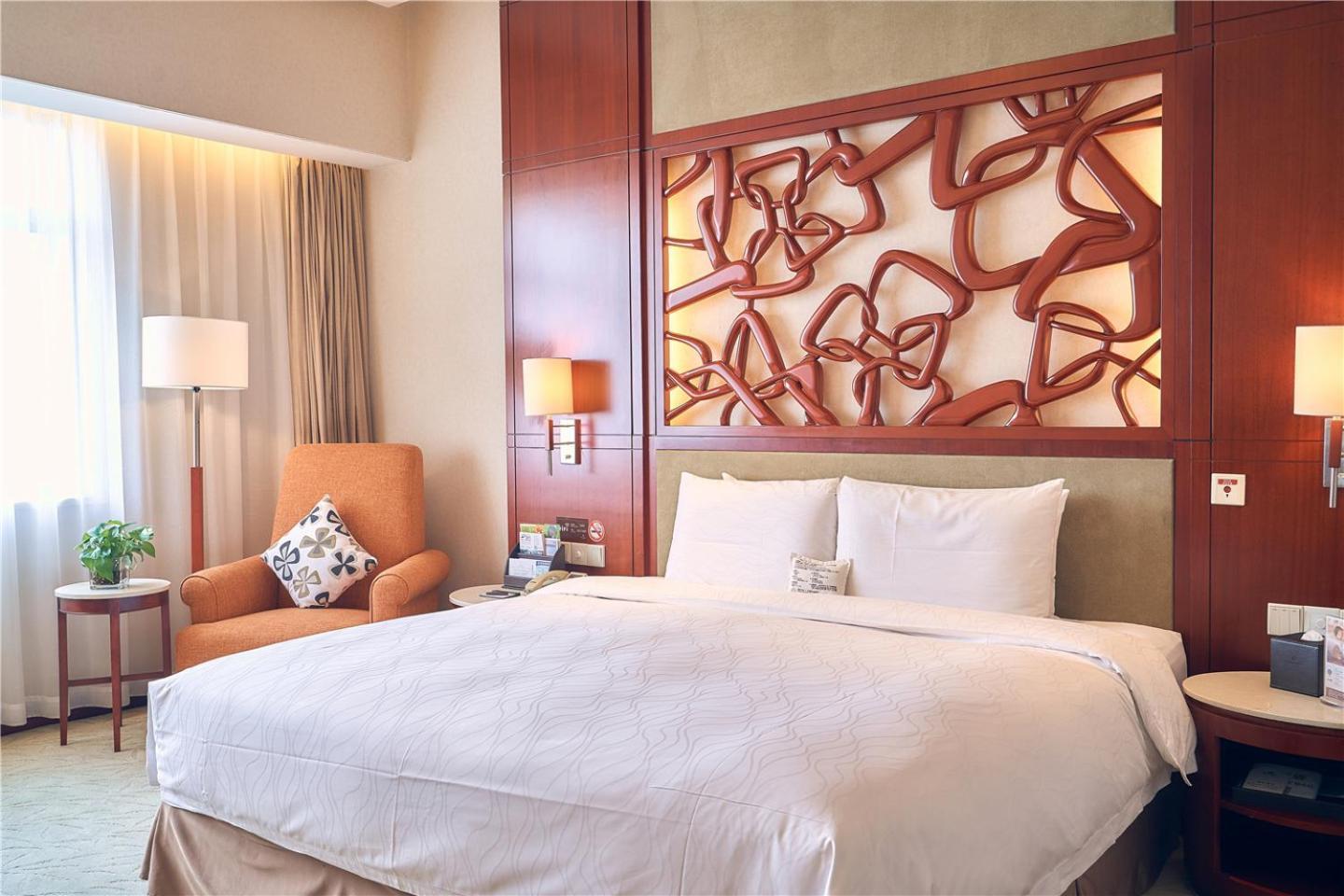 โรงแรมพาร์ควิว 4*
